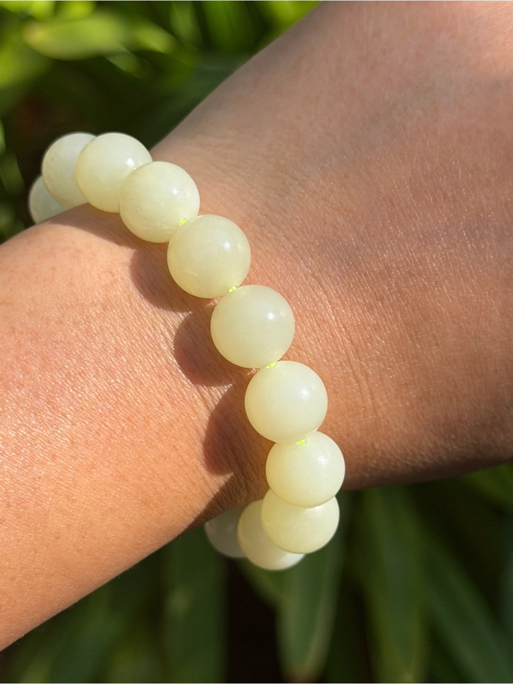 12mm stretchable natural yellow jade bracelet 2513 - Picture 7 of 8